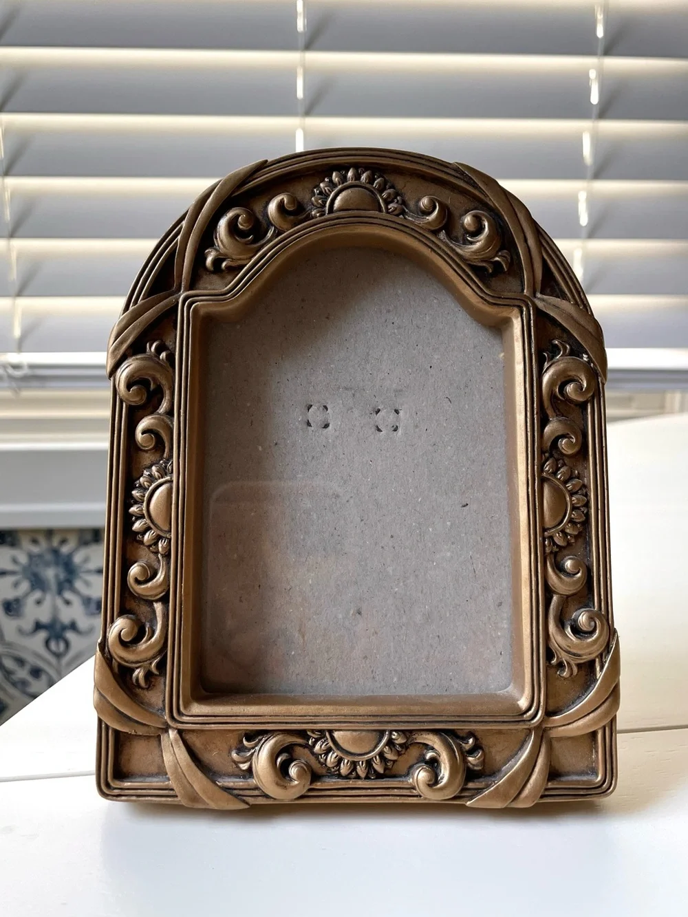 Vintage goldtone molded resin photo frame celestial sun/sunflower coffeehouse